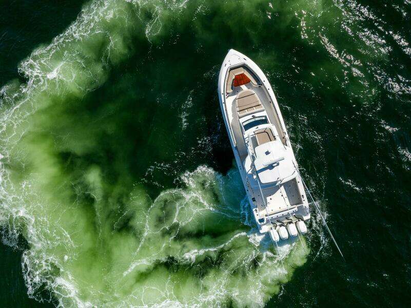 2021 Boston Whaler 420 Outrage
