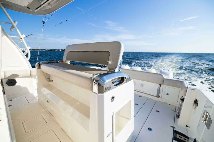 2021 Boston Whaler 420 Outrage