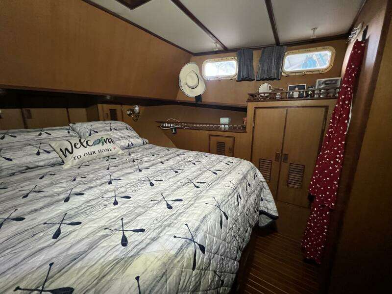 1981 Sea Ranger 45 Raised Pilot House