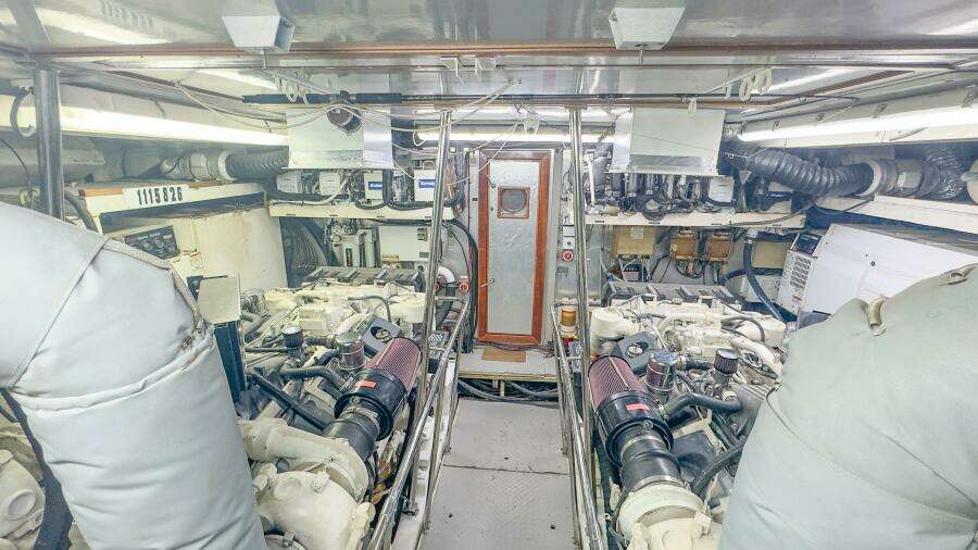 2001 Motor Yacht 82MY