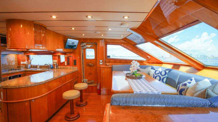 2001 Motor Yacht 82MY