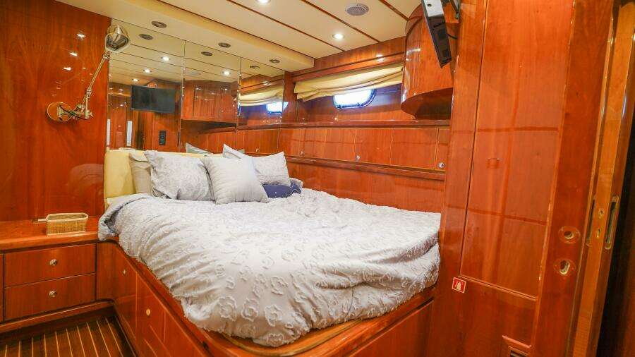 2001 Motor Yacht 82MY
