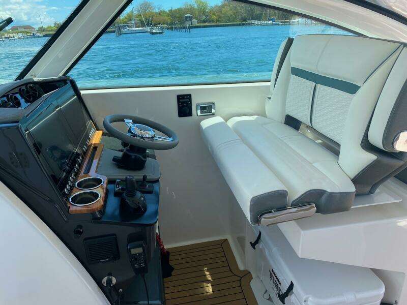 2019 Tiara Yachts 34LX