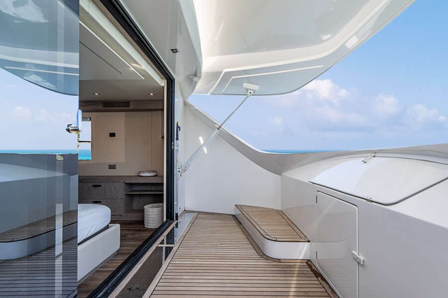 2017 Overblue 58 Powercat Hydraulic Opening