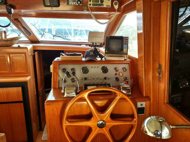 1989 Ocean Alexander 