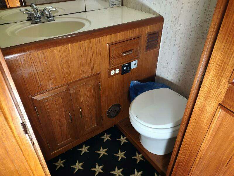 1989 Ocean Alexander 