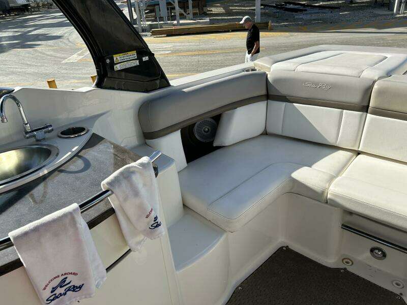 2013 Sea Ray 270 SLX