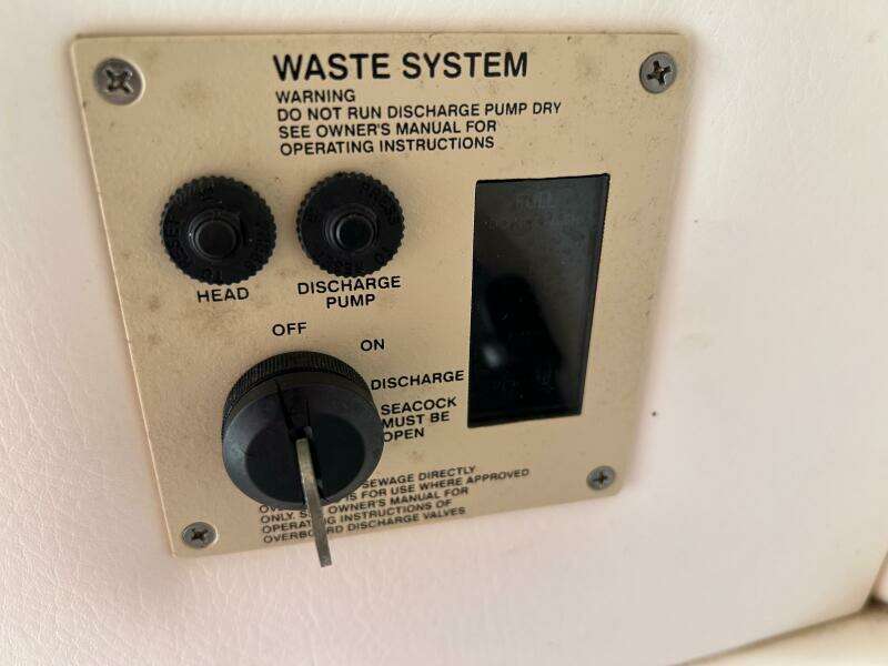 2013 Sea Ray 270 SLX