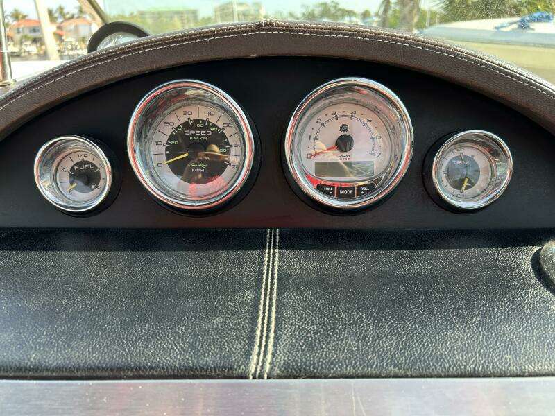 2013 Sea Ray 270 SLX