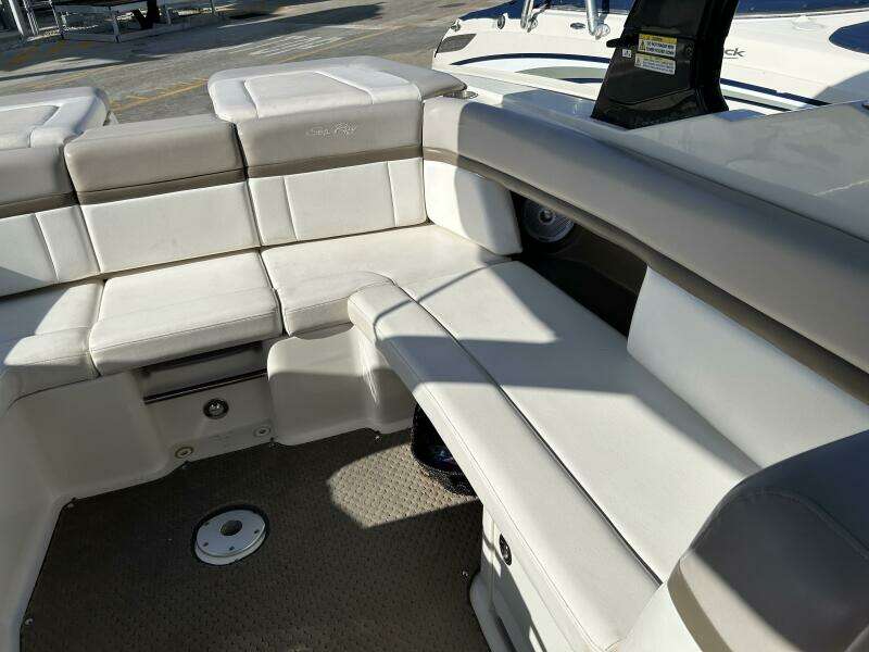 2013 Sea Ray 270 SLX