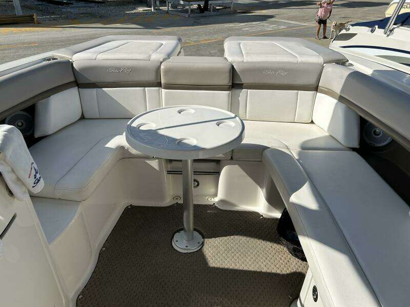 2013 Sea Ray 270 SLX