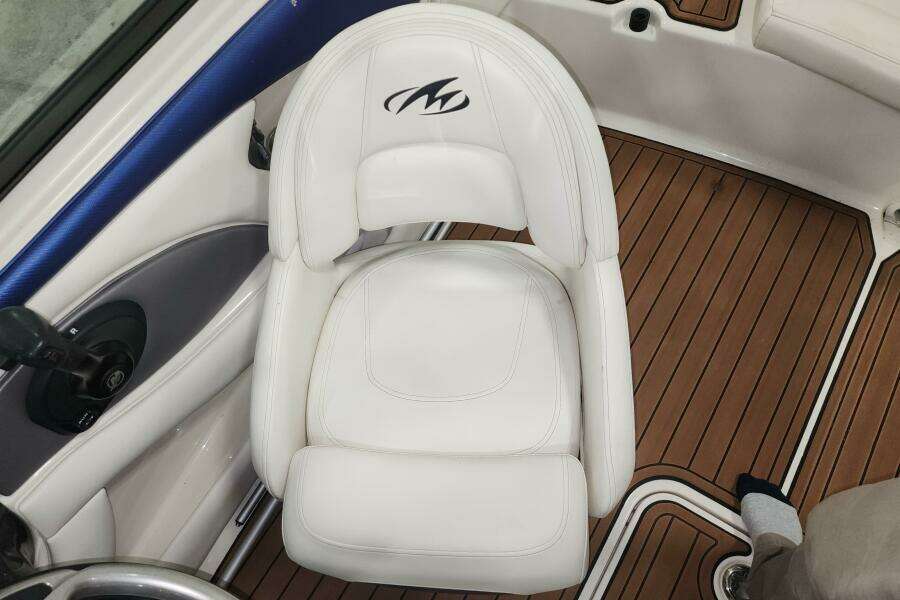 Helm Seat