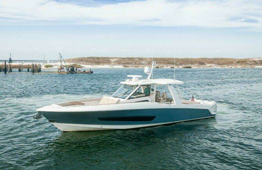 2018 42 Boston Whaler 420 Outrage The Tyder II Port Profile (1)