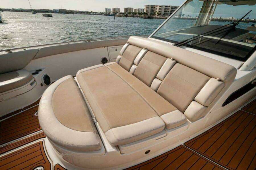 2018 42 Boston Whaler 420 Outrage The Tyder II Bow (2)