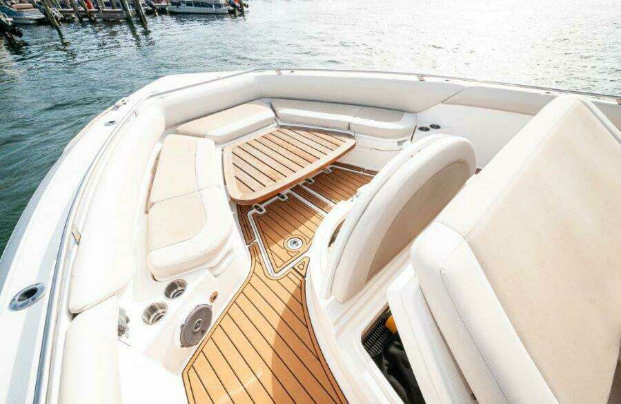 2018 42 Boston Whaler 420 Outrage The Tyder II Bow (5)