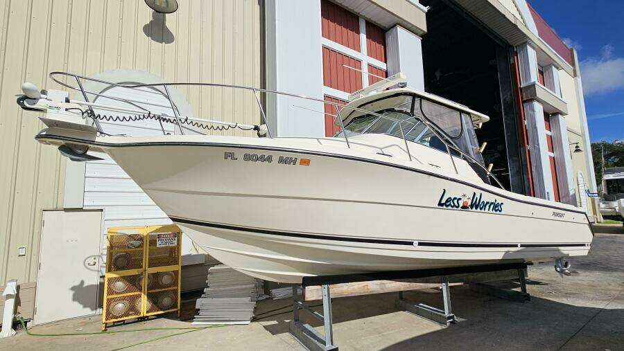 2004 Pursuit 3070 Offshore Express