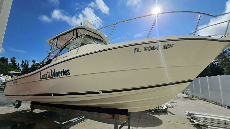 2004 Pursuit 3070 Offshore Express