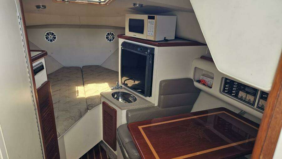 2004 Pursuit 3070 Offshore Express