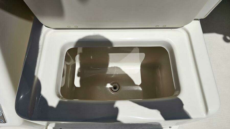 2004 Pursuit 3070 Offshore Express