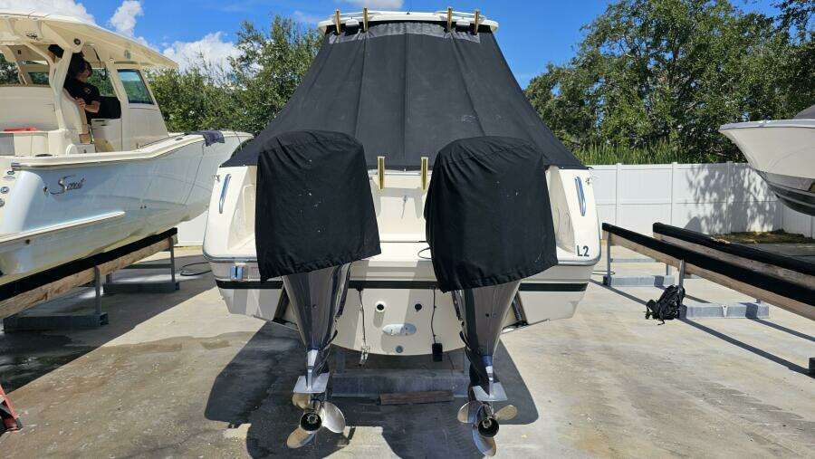 2004 Pursuit 3070 Offshore Express