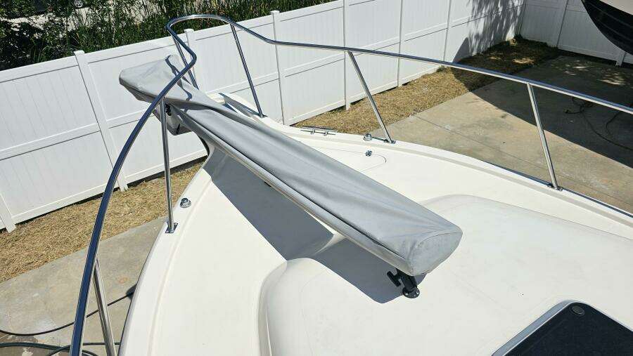 2004 Pursuit 3070 Offshore Express