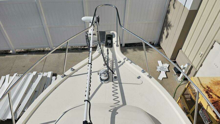 2004 Pursuit 3070 Offshore Express