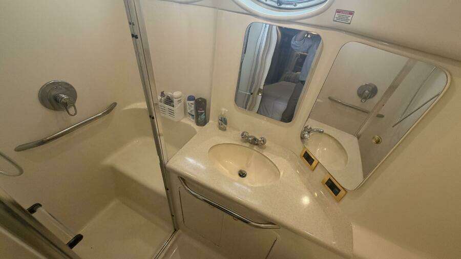 2000 Sea Ray 380 Aft Cabin