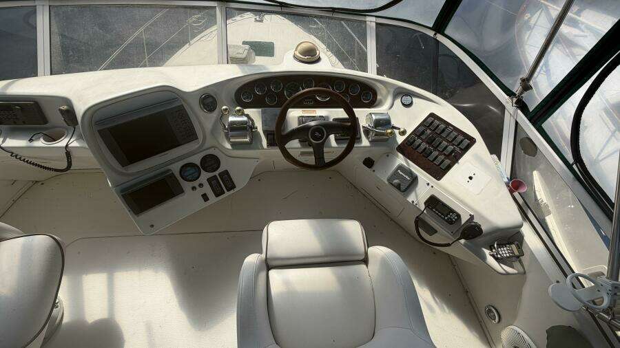 2000 Sea Ray 380 Aft Cabin
