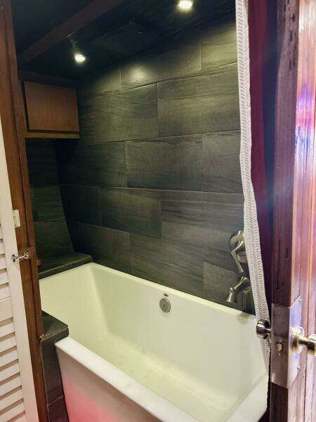 1977 Custom 80 Brigantine