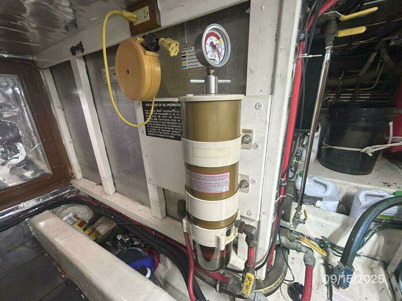45' Ocean Alexander starboard Racor fuel filter