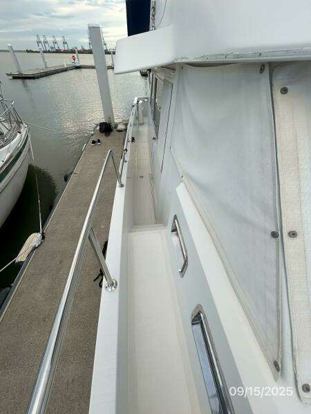 45' Ocean Alexander starboard side deck1