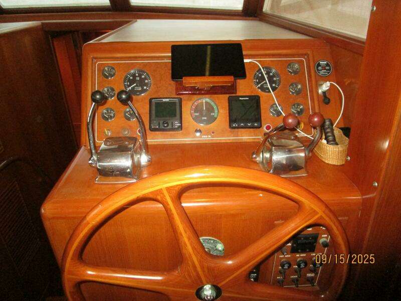 45' Ocean Alexander lower helm2