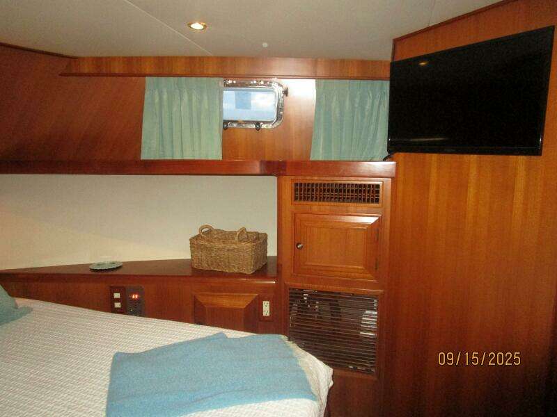 45' Ocean Alexander master stateroom starboard