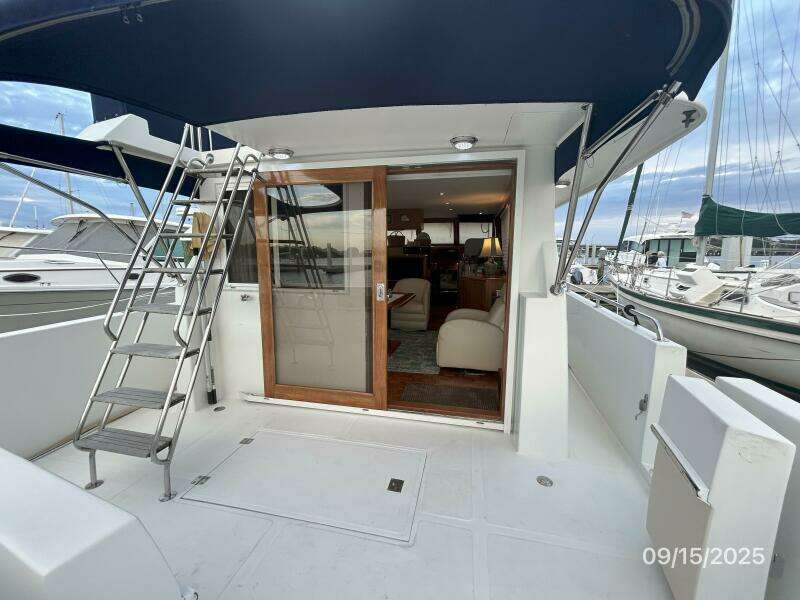 45' Ocean Alexander aftdeck forward