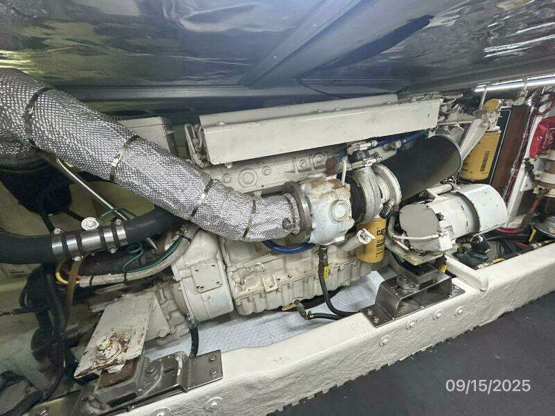45' Ocean Alexander port main engine2
