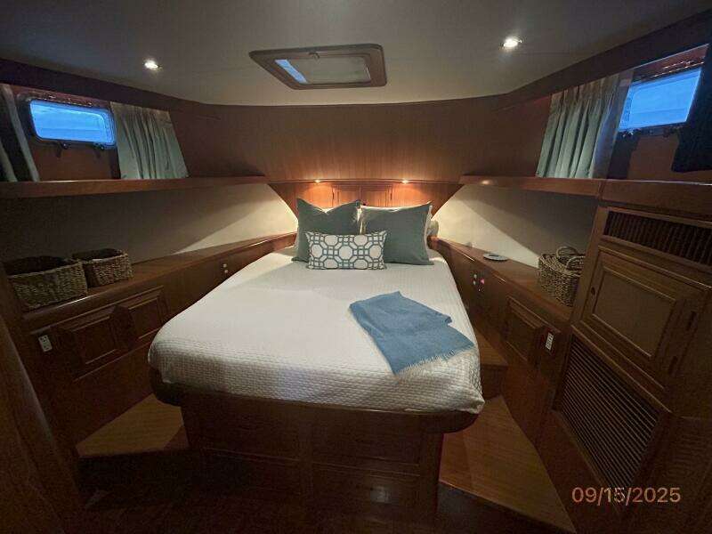 45' Ocean Alexander master stateroom
