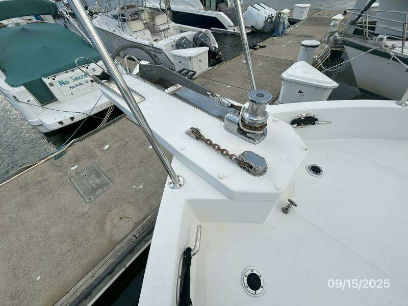 45' Ocean Alexander anchor windlass2