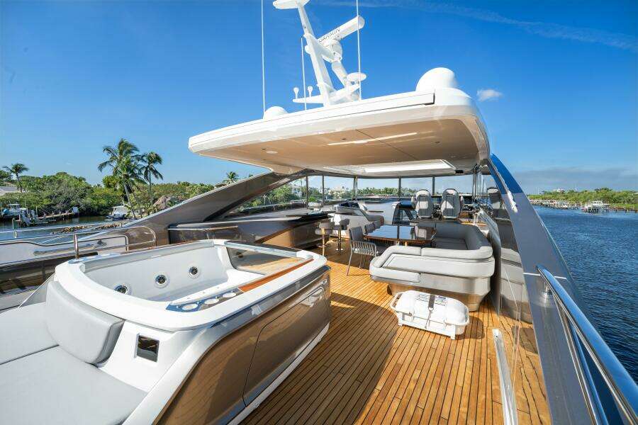 Princess Y95 JUST  PERFECT -Fly Bridge