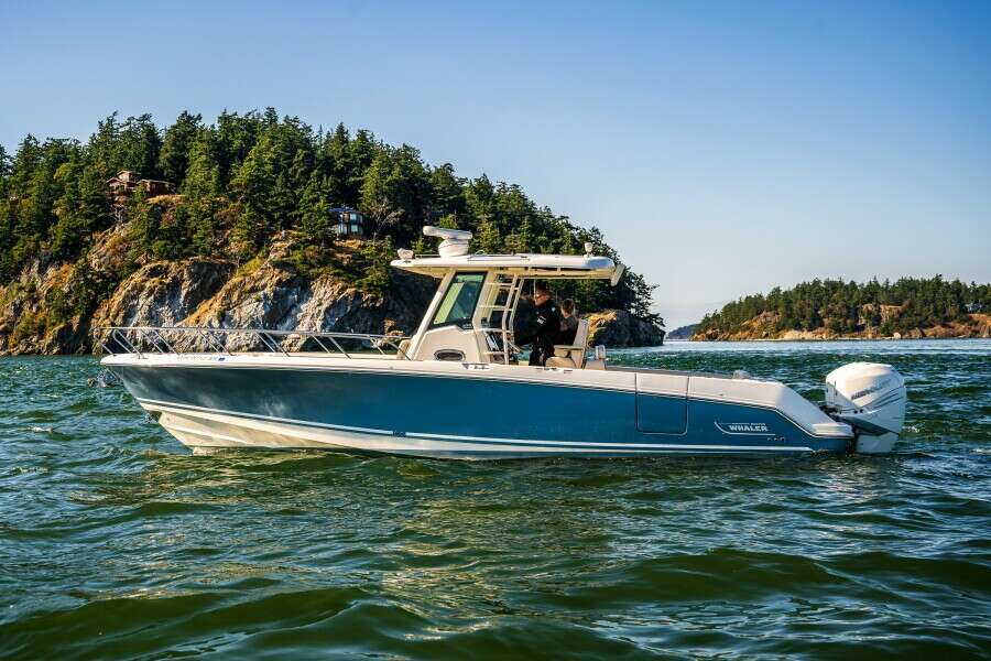 2017 Boston Whaler 330 Outrage