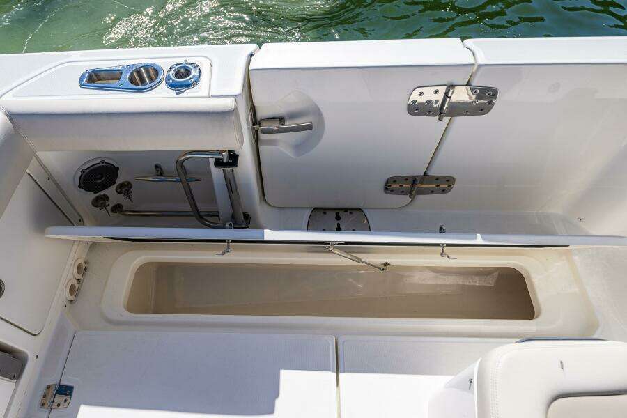 2017 Boston Whaler 330 Outrage