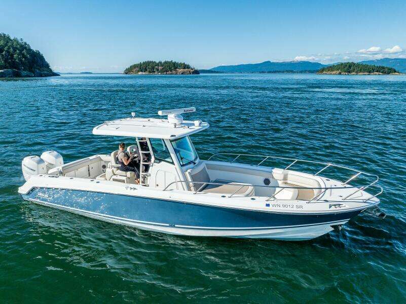 2017 Boston Whaler 330 Outrage