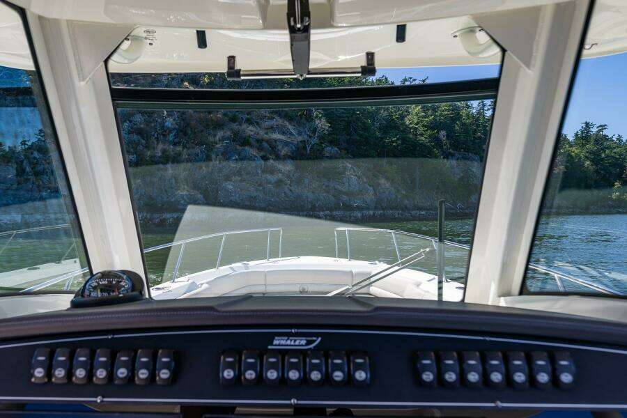 2017 Boston Whaler 330 Outrage