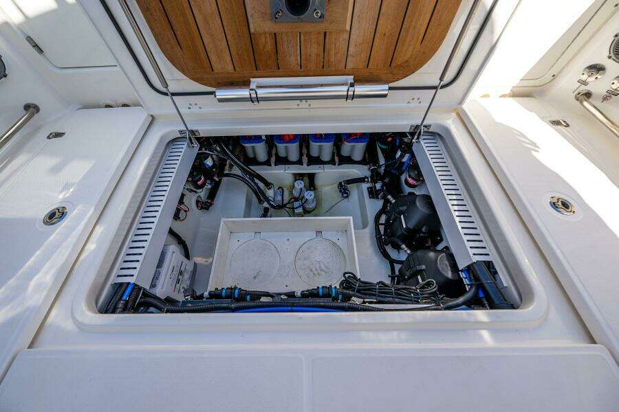 2017 Boston Whaler 330 Outrage