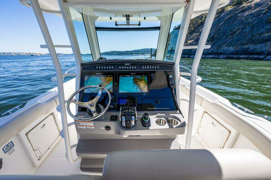 2017 Boston Whaler 330 Outrage