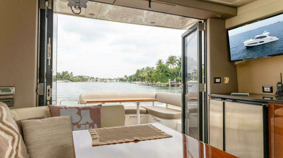 2015 Carver C-43 Coupe