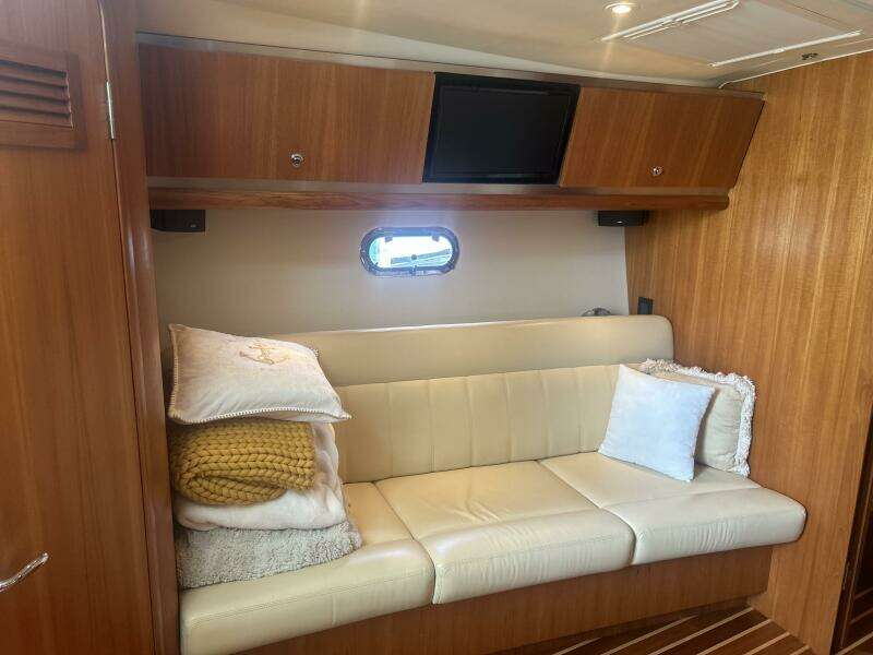 2005 Tiara Yachts 