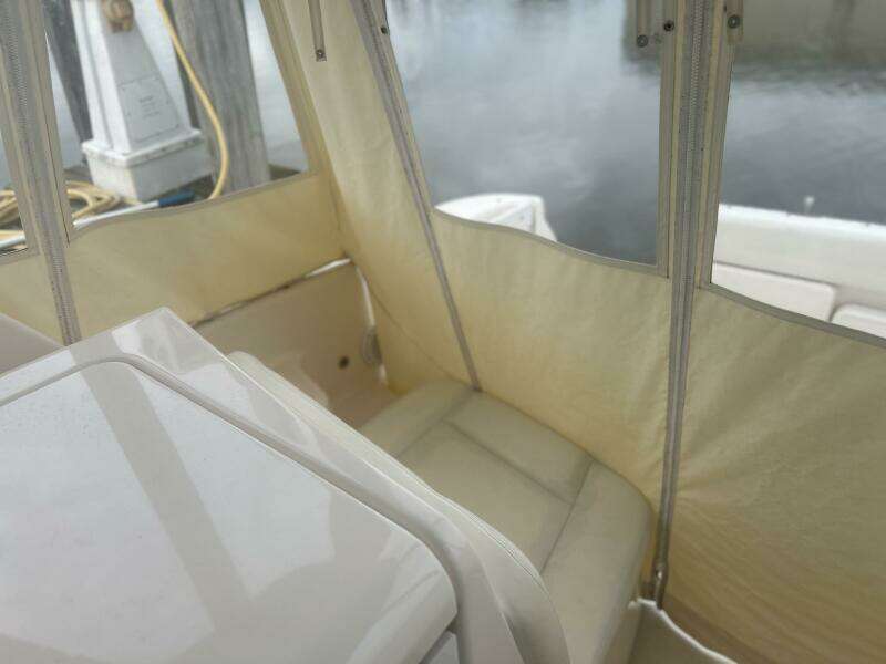 2005 Tiara Yachts 