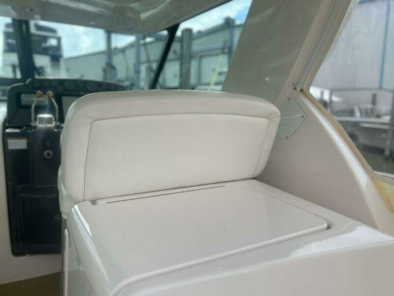 2005 Tiara Yachts 