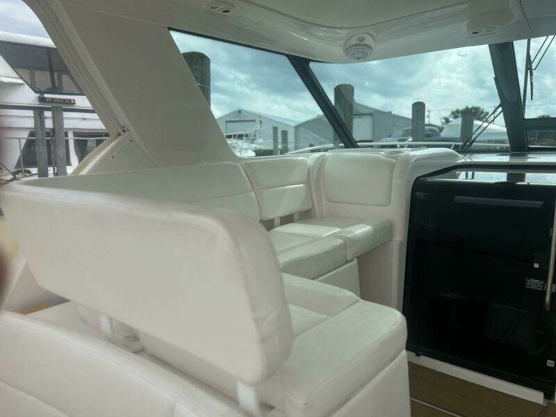 2005 Tiara Yachts 