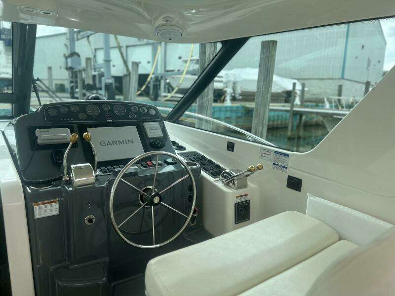 2005 Tiara Yachts 